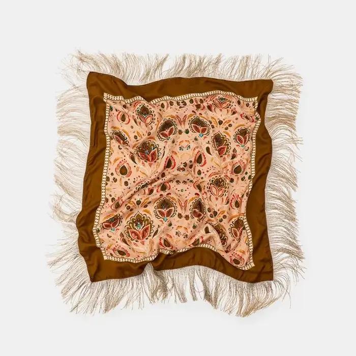 Écharpe carrée vintage en satin imprimé avec pompons pour femme – Accessoire féminin chic et polyval