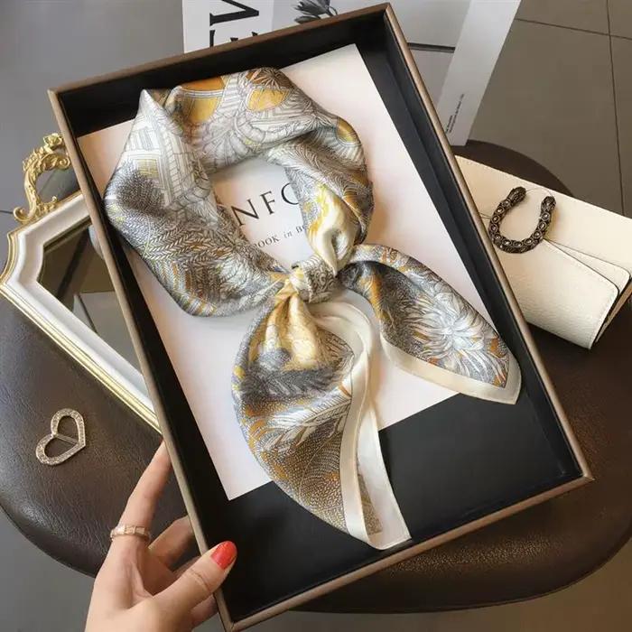 Foulard en soie haut de gamme dame 70*70cm Foulard carré en soie femmes bandeau en Satin doux Foular
