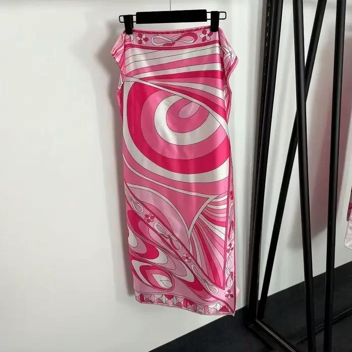Nouvelle Écharpe en Soie Rose 2026 au Design Tendance avec Logo Signature Lettre