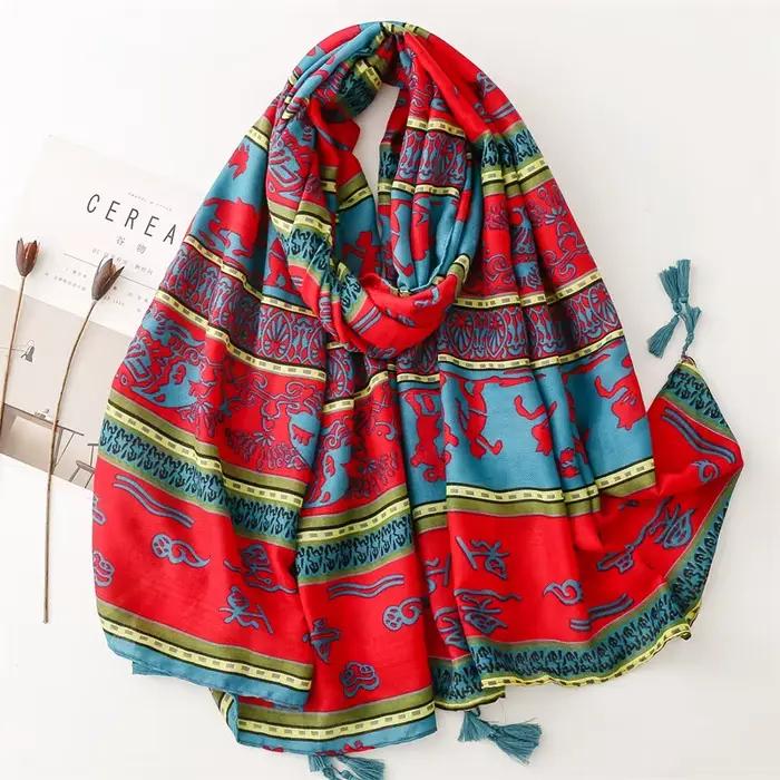 Châle en Viscose avec Pompon