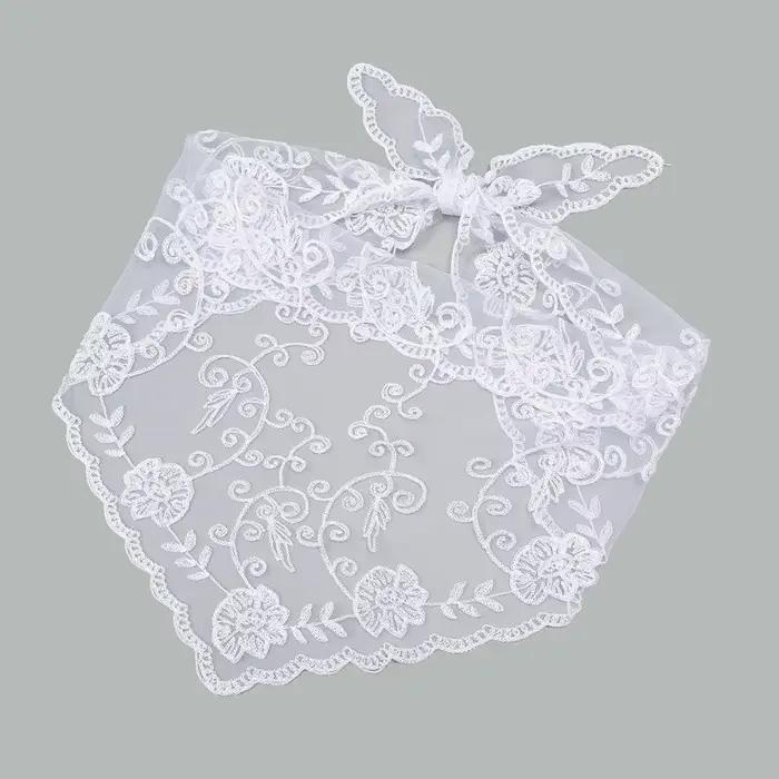 Écharpe légère et élégante brodée de fleurs