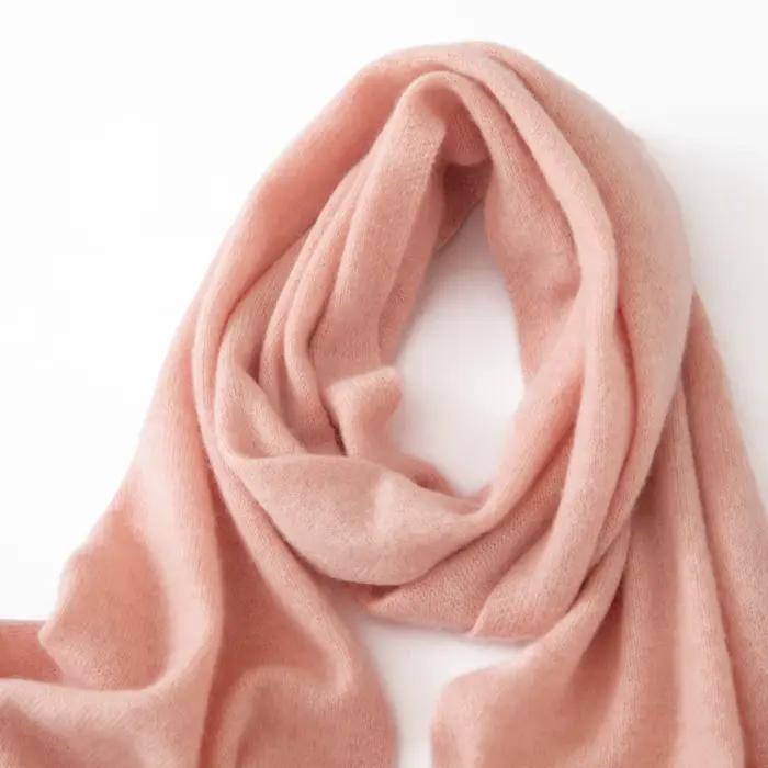 Écharpe en pur cachemire pour femmes, douce et chaude, 14 couleurs disponibles, idéale pour l'automne et l'hiver, polyvalente et élégante ``` 请按照上述格式直接复制粘贴这段代码到你的HTML文件中。