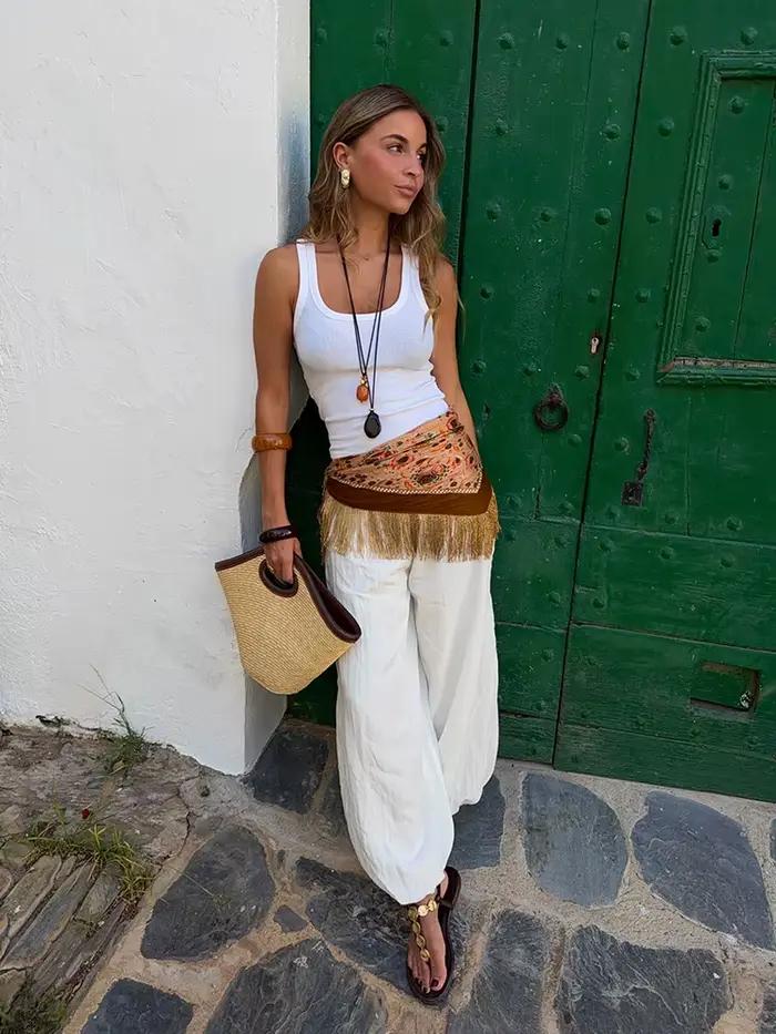 Écharpe carrée vintage en satin imprimée avec pompons pour femmes - Accessoire chic et polyvalent pour les vacances et les événements quotidiens