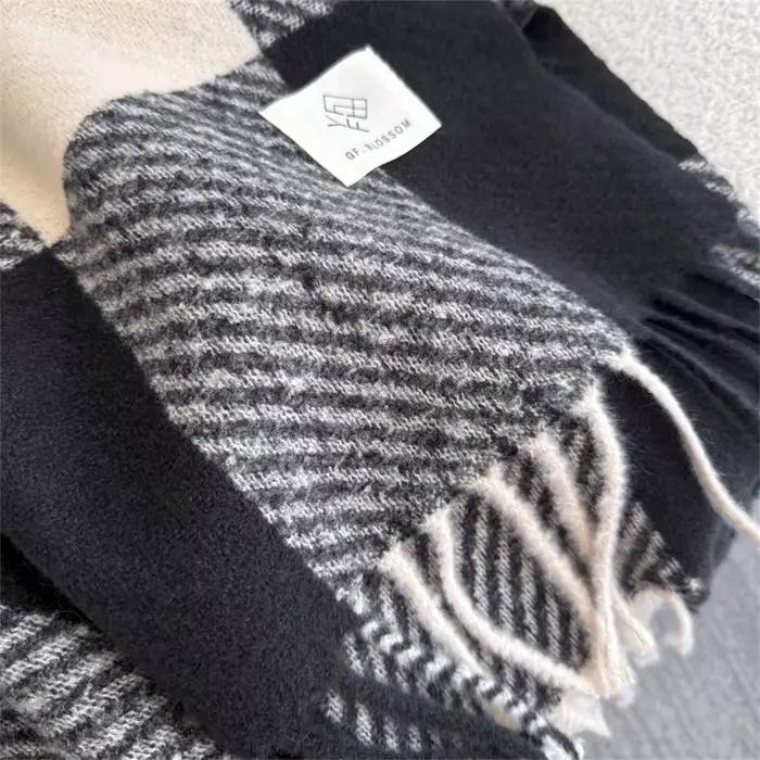 Écharpe en acrylique RUNMEI avec motif plaid pour femmes, élégante et chaude, idéale pour les occasions hivernales et les cadeaux de fête