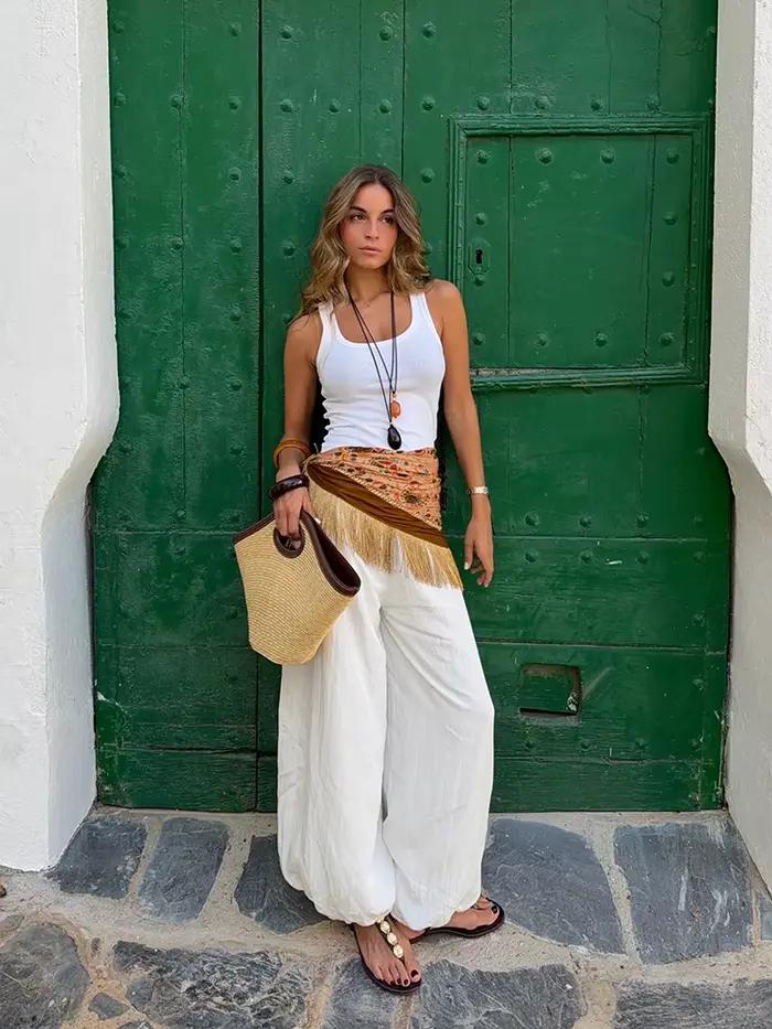 Écharpe carrée vintage en satin imprimée avec pompons pour femmes - Accessoire chic et polyvalent pour les vacances et les événements quotidiens