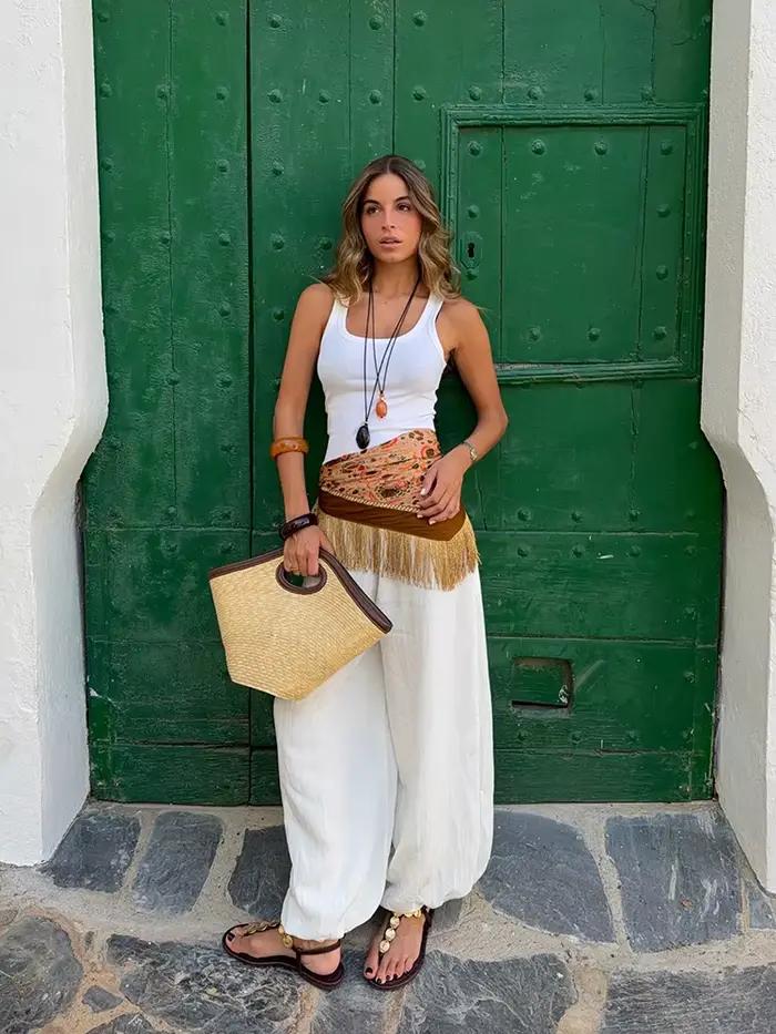 Écharpe carrée vintage en satin imprimée avec pompons pour femmes - Accessoire chic et polyvalent pour les vacances et les événements quotidiens