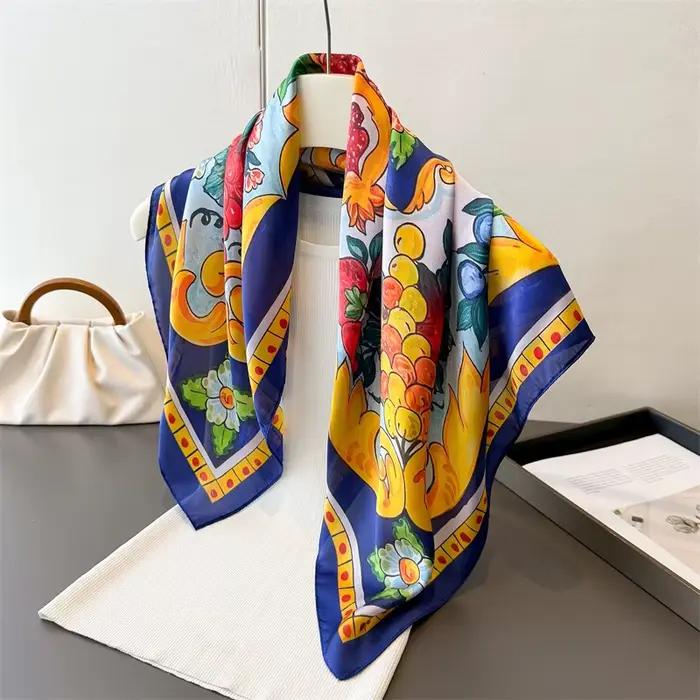 Foulard carré de luxe en soie pour femmes