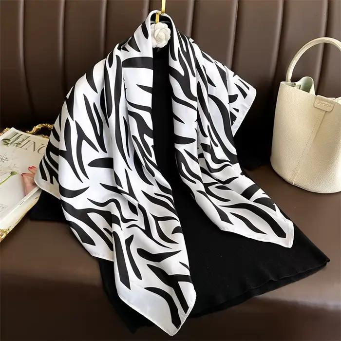 Foulard carré en soie à imprimé rayures zébrées 90*90cm pour femmes
