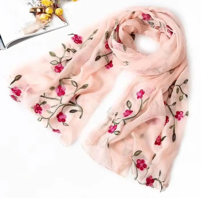 Écharpe de Marque en Soie pour Femme
