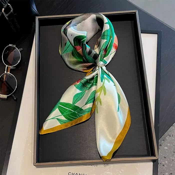 Foulard en soie de mûrier dessin animé de chat mode pour femmes occassions spéciales et quotidiennes