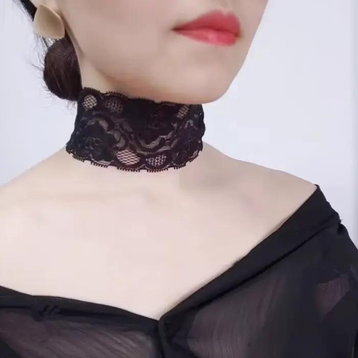 Écharpe de protection du cou en dentelle design aérien pour femmes toutes saisons élégance et confort