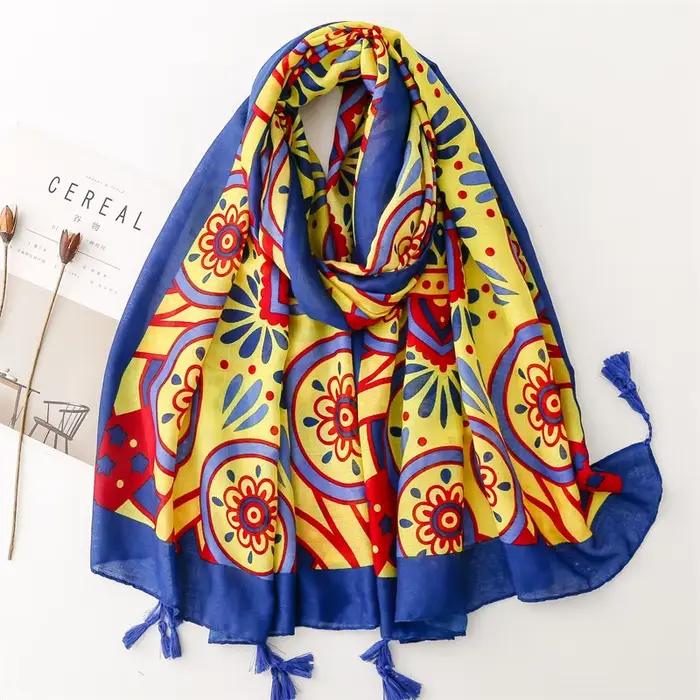 Châle en Viscose avec Pompon