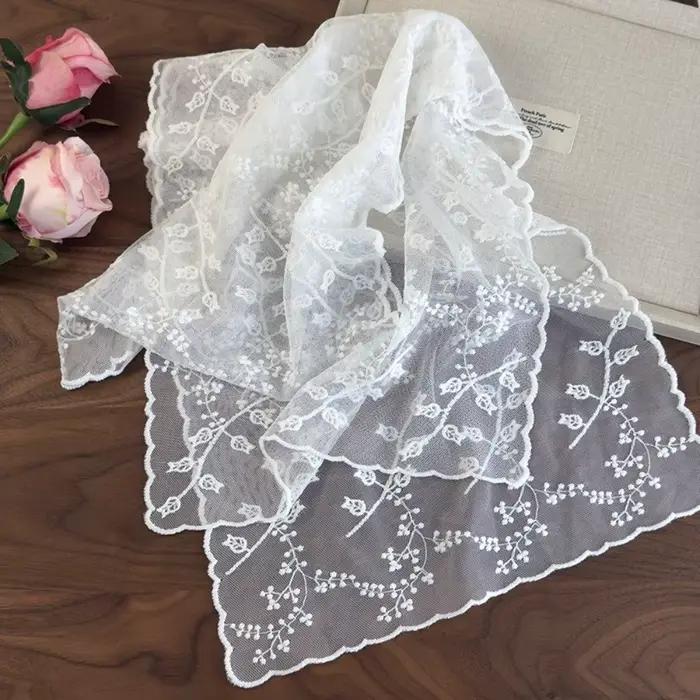 Écharpe en dentelle brodée unie