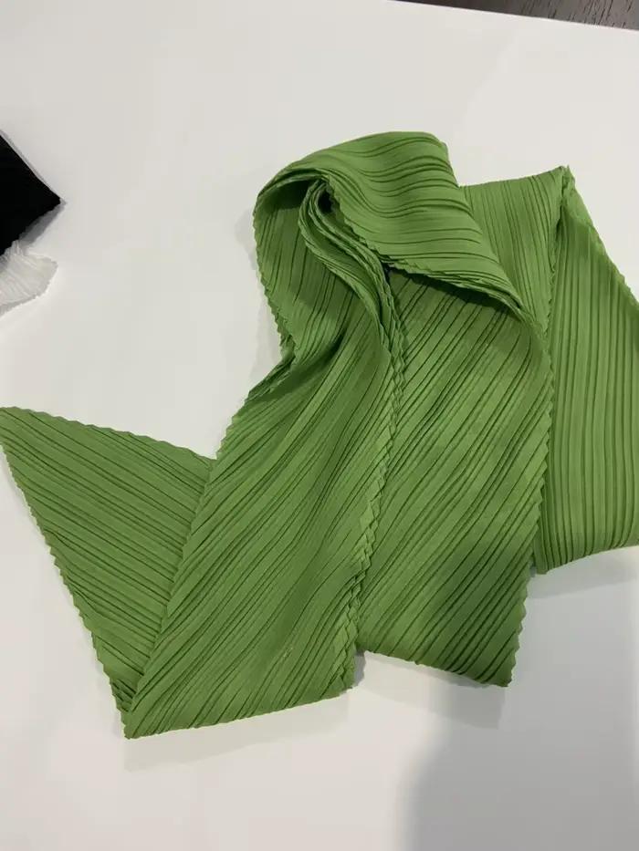 Écharpe plissée Miyake élégante en soie et mousseline pour femmes toutes saisons décontractée à offrir pour anniversaire ou Noël