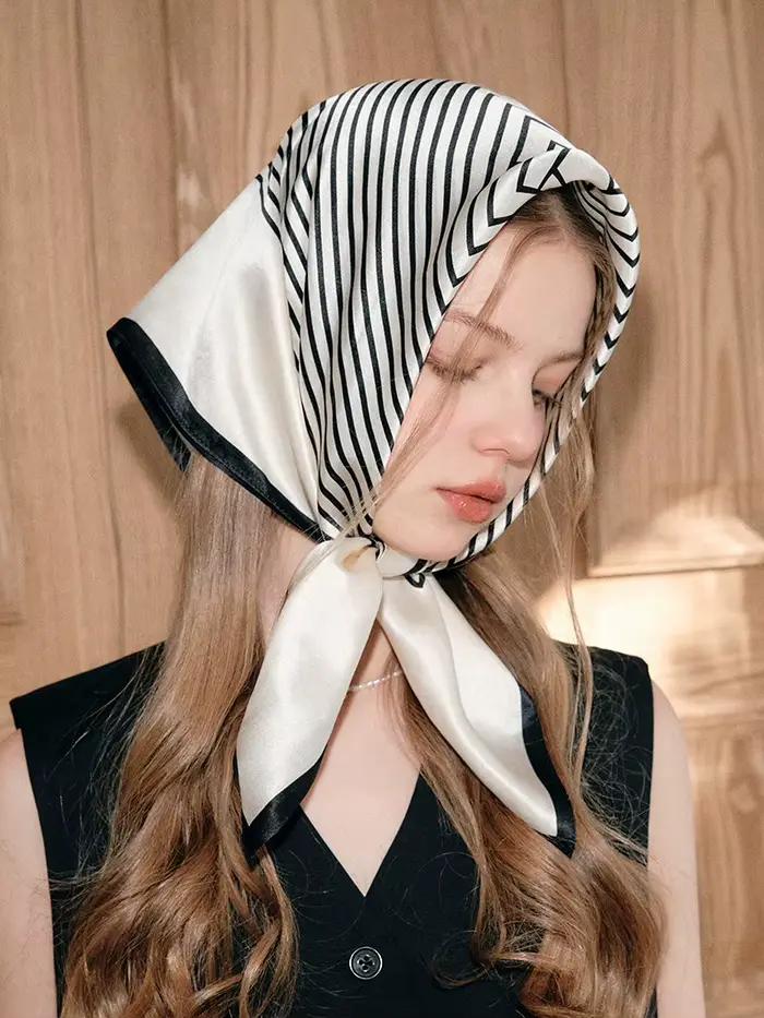 Écharpe rayée minimaliste nordique pour femme