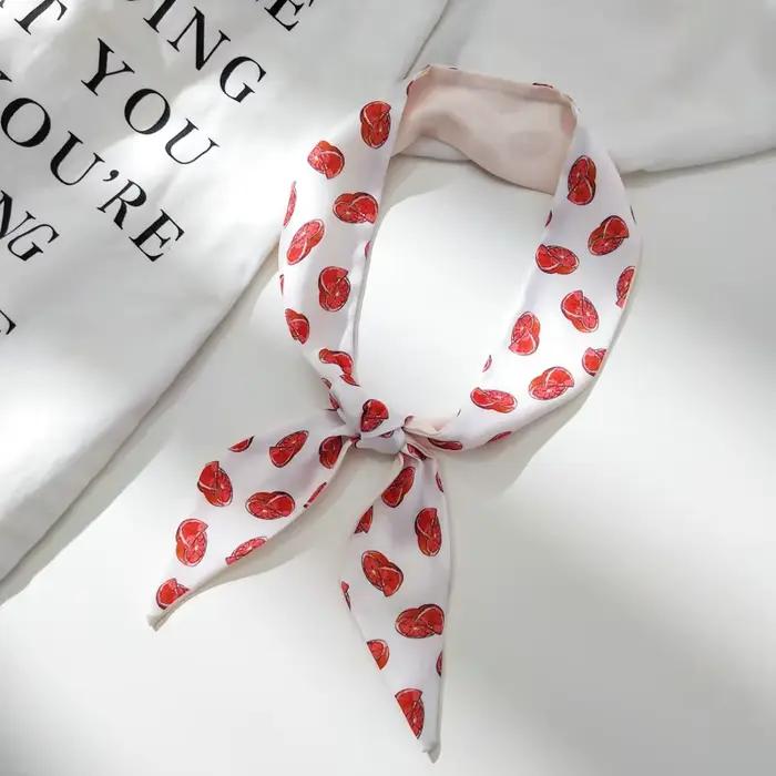 Petit foulard à fleurs et fruits créatifs