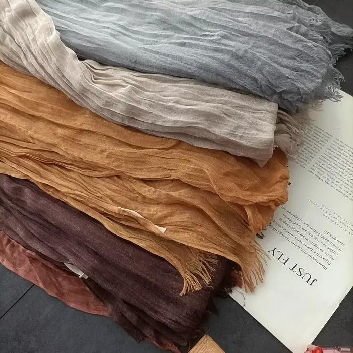 Écharpe pour femme en polyester tricoté avec texture littéraire plissée bord brut multifonctionnelle pour toutes les saisons occasions spéciales
