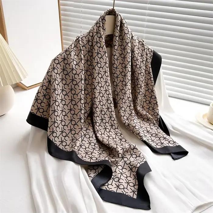 Foulard en polyester à lettres imprimées pour femmes, élégant et moderne, idéal pour toutes les occasions printanières et estivales