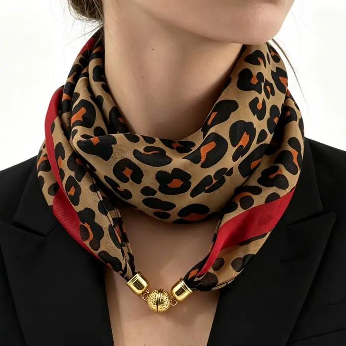 Écharpe à boucle magnétique imprimée léopard