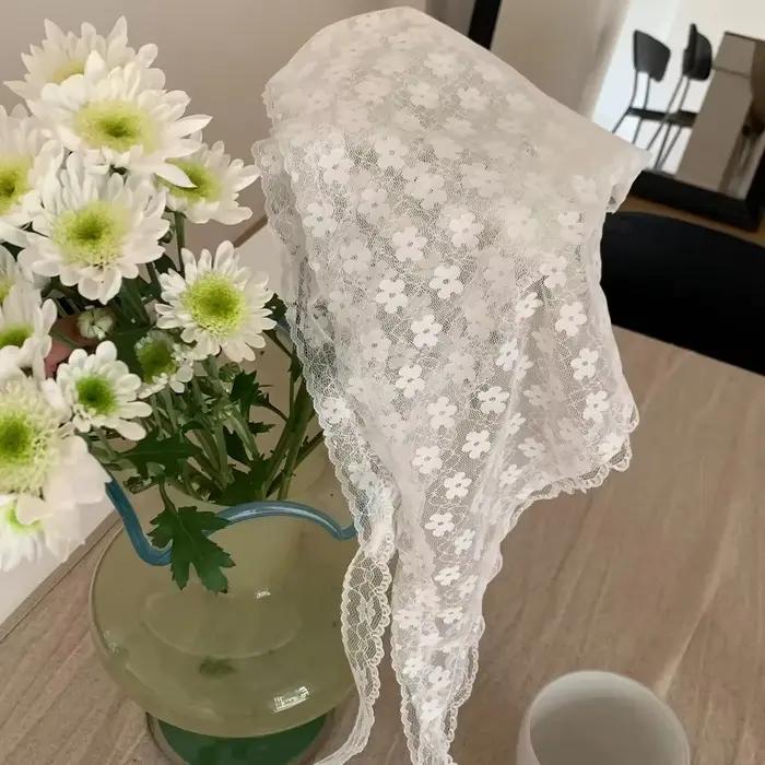 Écharpe à fleurs en dentelle douce blanche polyvalente pour femmes, bandeau élégant, accessoire de mode multicolore pour toutes les saisons