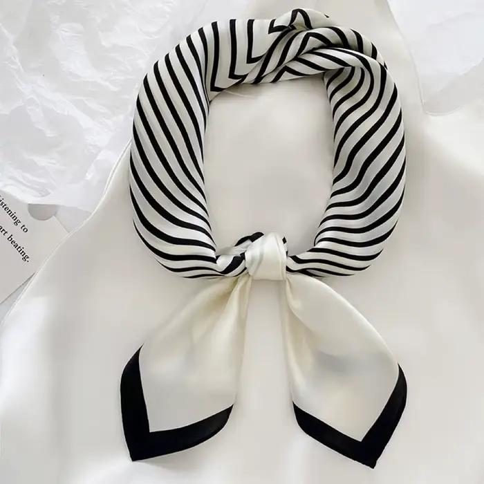 Écharpe rayée minimaliste nordique pour femme