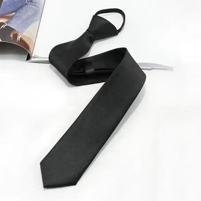 Cravates noires minimalistes pour homme et femme, accessoire élégant pour diverses occasions, simple et durable, prêt à être noué rapidement