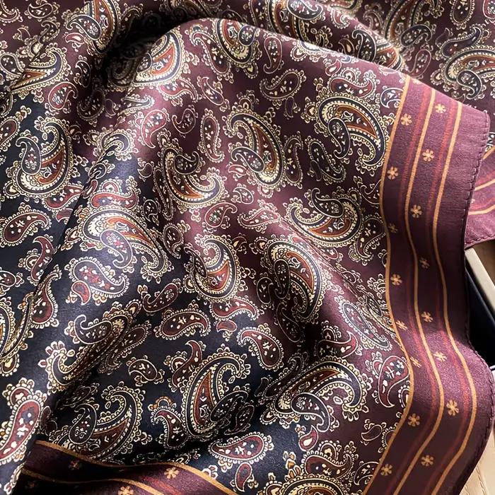 Foulard en soie de mûrier carré motif écossais pour femme polyvalent pour occasions estivales décontractées et pour offrir