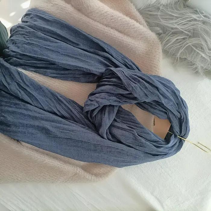 Écharpe pour femme en polyester tricoté avec texture littéraire plissée bord brut multifonctionnelle pour toutes les saisons occasions spéciales