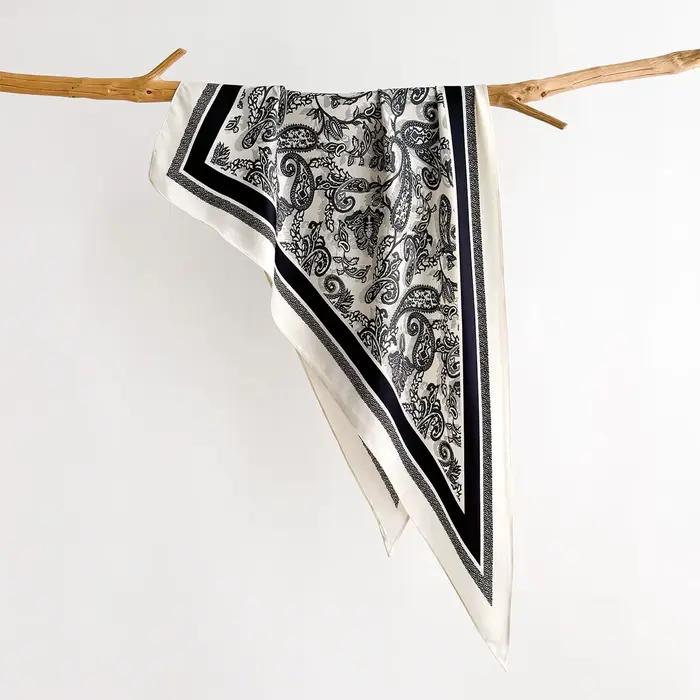 Écharpe carrée imprimée rétro pour femmes, foulards en satin doux, bandanas, hijab de luxe, foulard élégant, châles