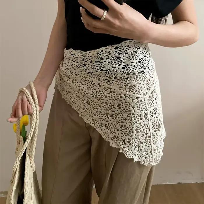 Écharpe triangulaire en dentelle au crochet
