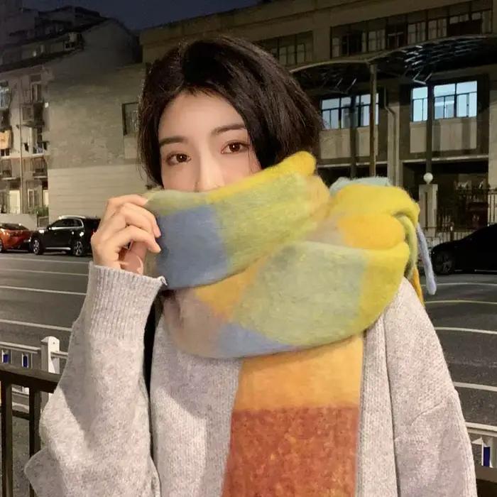 Écharpe à carreaux arc-en-ciel en polyester pour femmes, écharpe épaissie, frange assortie, tricotée, pour automne et hiver, occassions spéciales et tous les jours