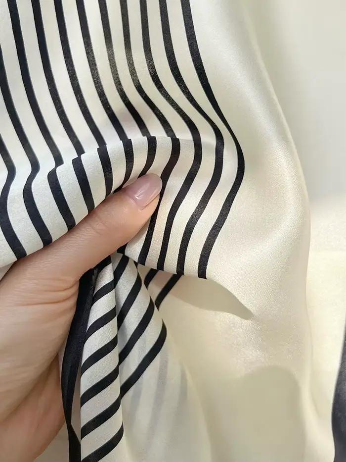 Écharpe rayée minimaliste nordique pour femme