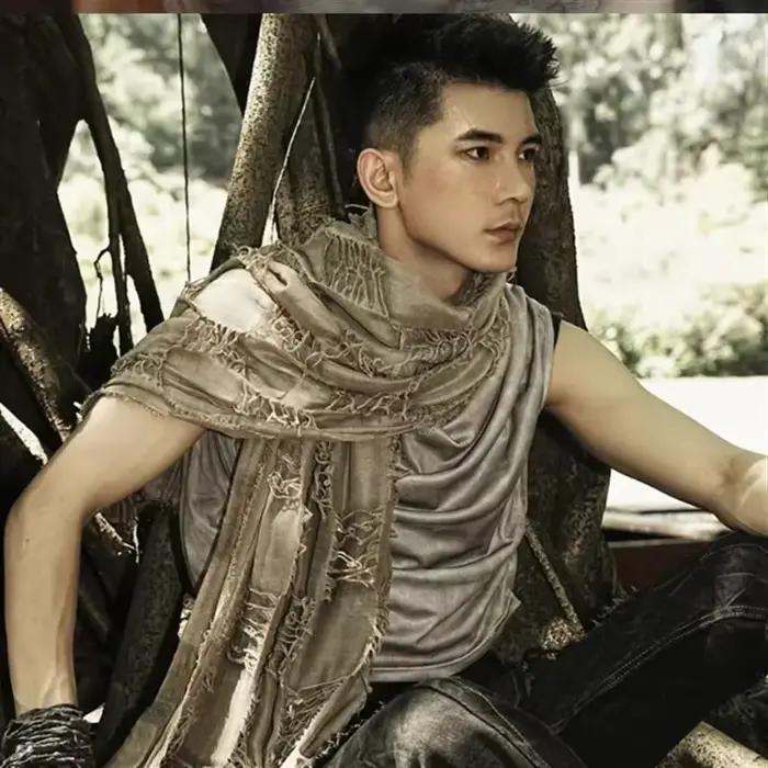 Foulards apocalyptiques rétro en coton et lin, écharpe patchwork polyvalente pour homme et femme, style ruines, châle tactique, chauffe-cou pour extérieurs四季交替,这个答案已经包含了你要求的所有信息,并且在最后提供了一个符合SEO长尾关键词的标题。