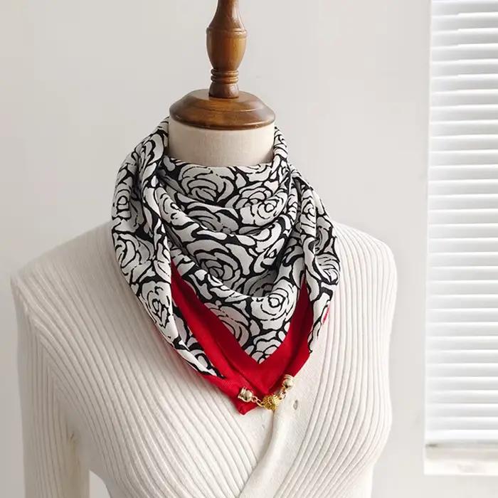 Nouvelle Écharpe Romantique à Imprimé Rose avec Boucle Magnétique Respirante