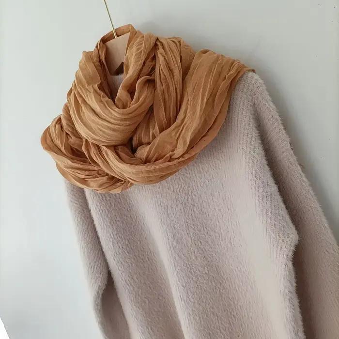 Écharpe pour femme en polyester tricoté avec texture littéraire plissée bord brut multifonctionnelle pour toutes les saisons occasions spéciales