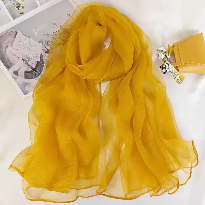 Écharpe de tête longue et élégante en soie 100% khaki pour femmes et filles, accessoire mode polyvalent pour toutes les saisons