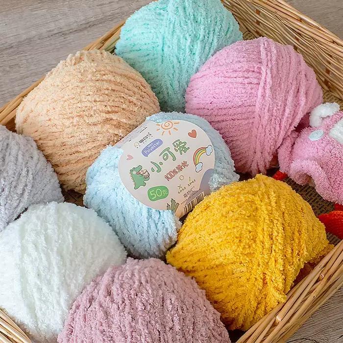 Boule de fil à tricoter faite à la main, poupée courte mignonne en peluche, fil à tricoter, pince à cheveux, écharpe, boule de fil d'amour, fil de coton au Crochet