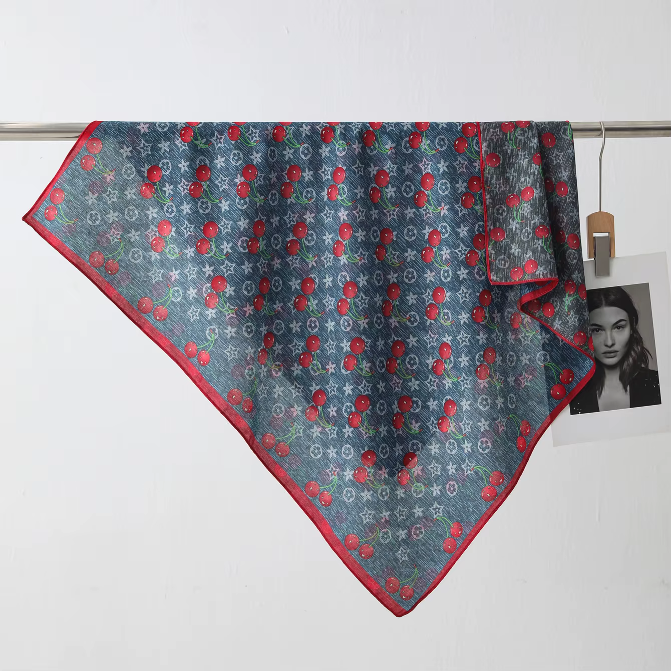 Nouvelle Écharpe Carrée Imprimée Double Face 90cm en Soie pour Femme, Motif Cerise Rétro, Tendance 2
