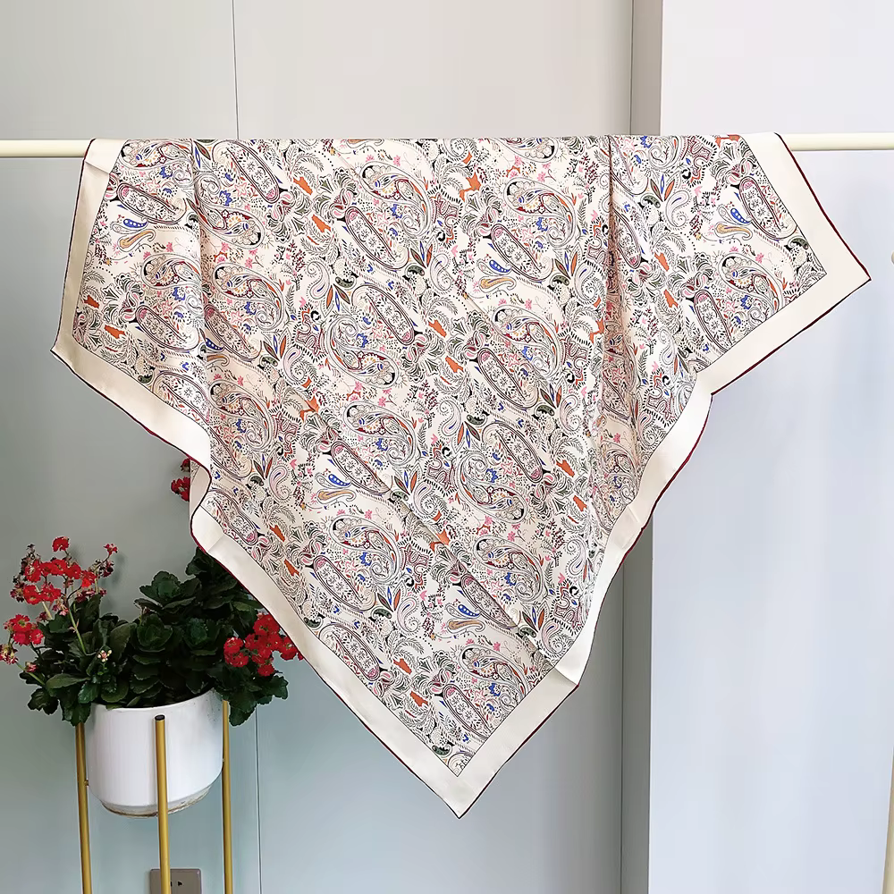 Foulard carré en soie pour femmes, écharpe en sergé, châles de luxe de styliste, décoration de tête,