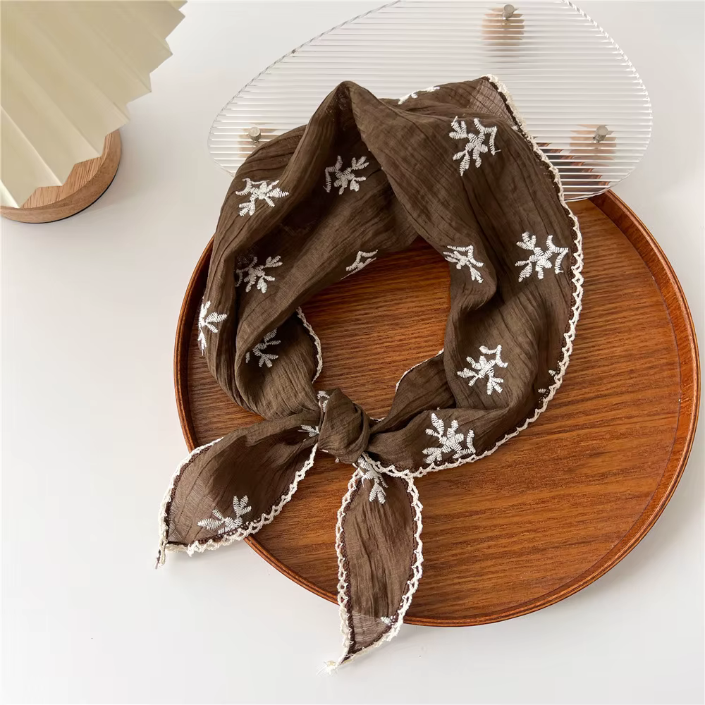 2024 nouveau petit foulard carré châles Decora lin coton dentelle Triangle écharpe été Floral cheveu