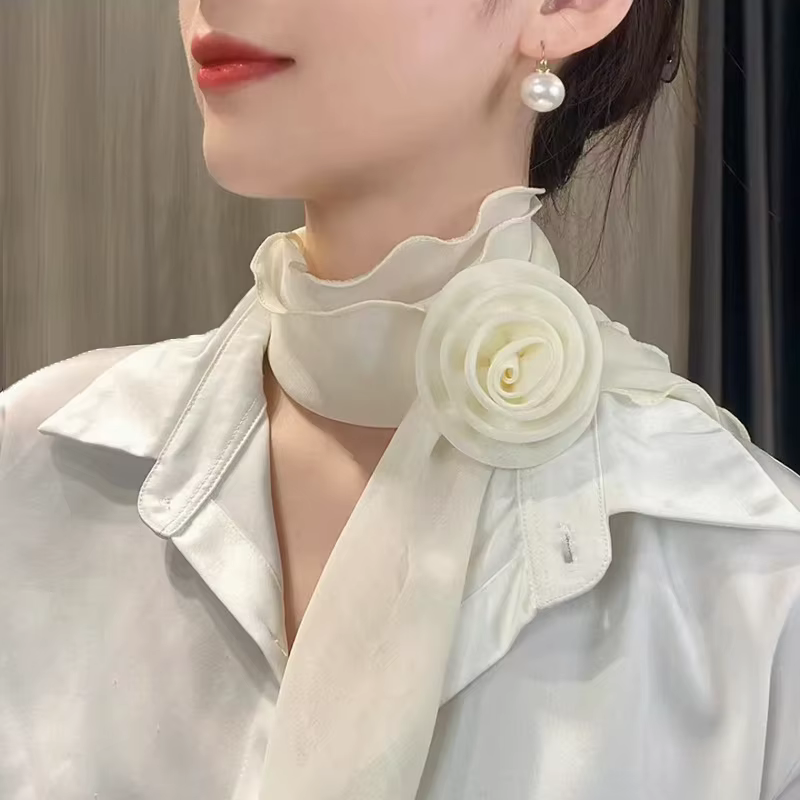 Foulard en soie au design rose élégant, foulard doux pour femmes et filles; Foulard à cravate longue