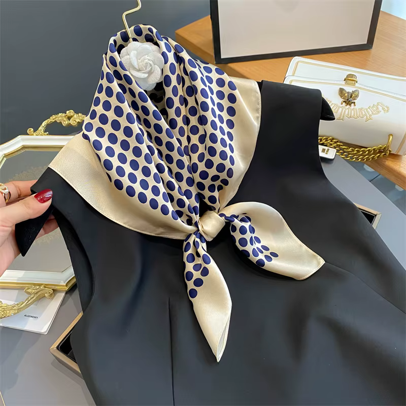 100% Foulard en soie véritable nouveau 70CM châle naturel enveloppes femmes dames mode foulards Foul