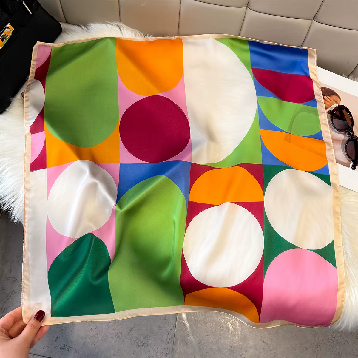 Foulard carré en soie à blocs de couleur géométriques pour femme, doux, toutes saisons, hijab, décor