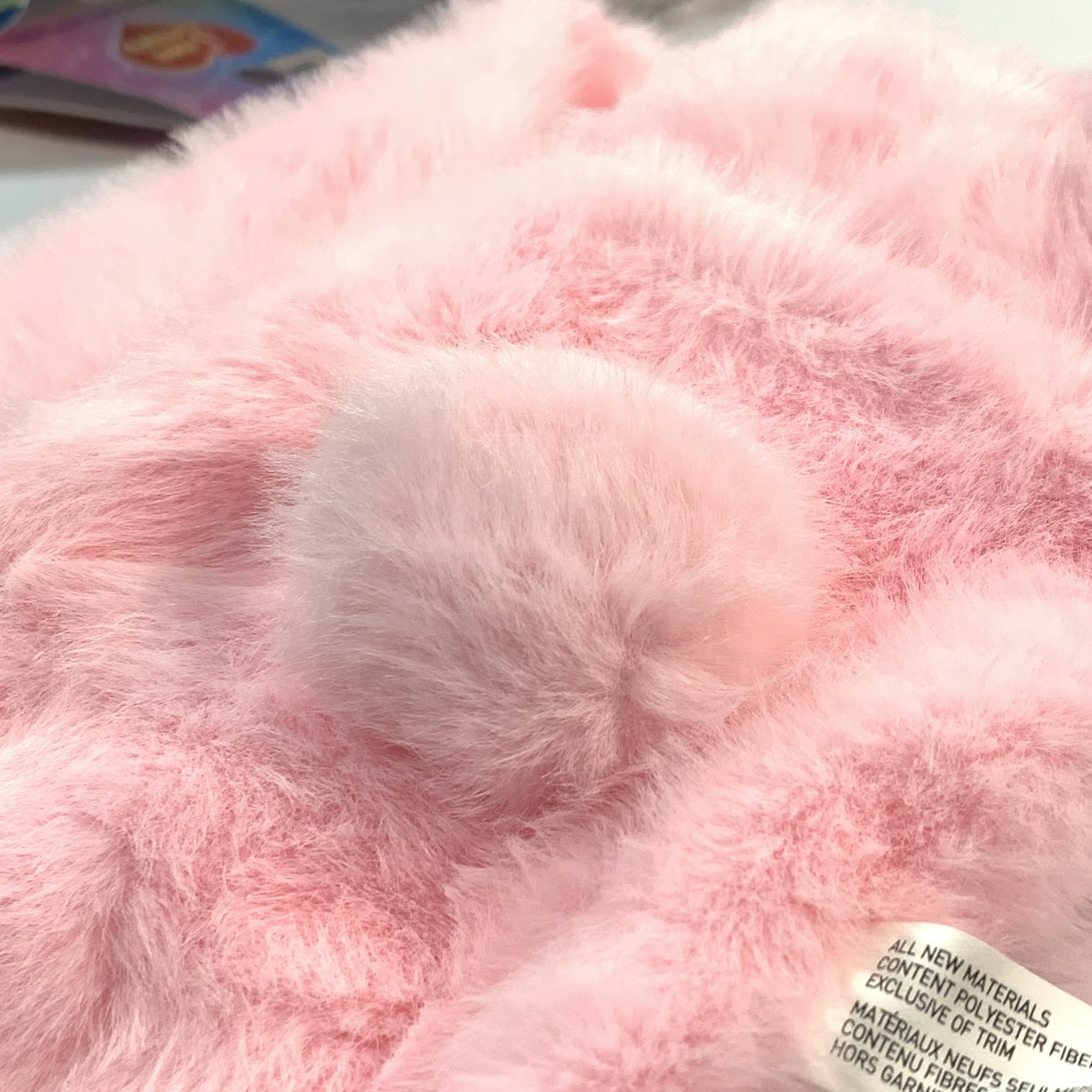Écharpe en peluche ours sombre rose. Fausse fourrure douce, visage d'ours icône. Chaud et élégant po