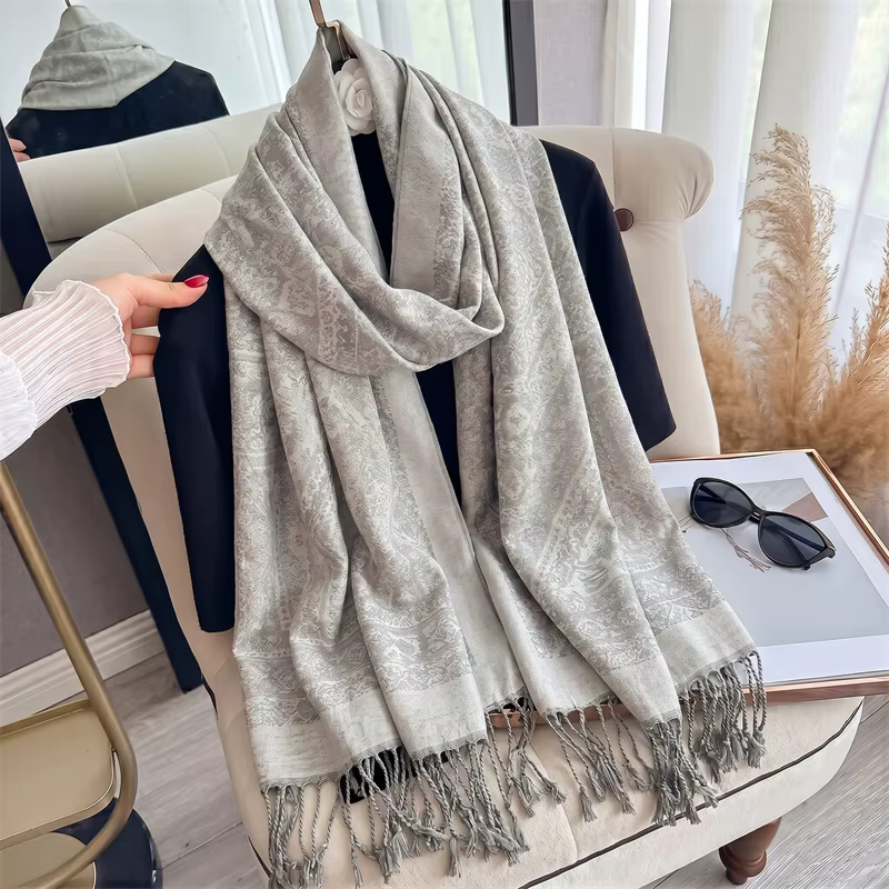 Écharpe Jacquard Gris Clair à Motif Paisley pour Femme, Châle Doux à Pompons, Élégante pour l'Automn