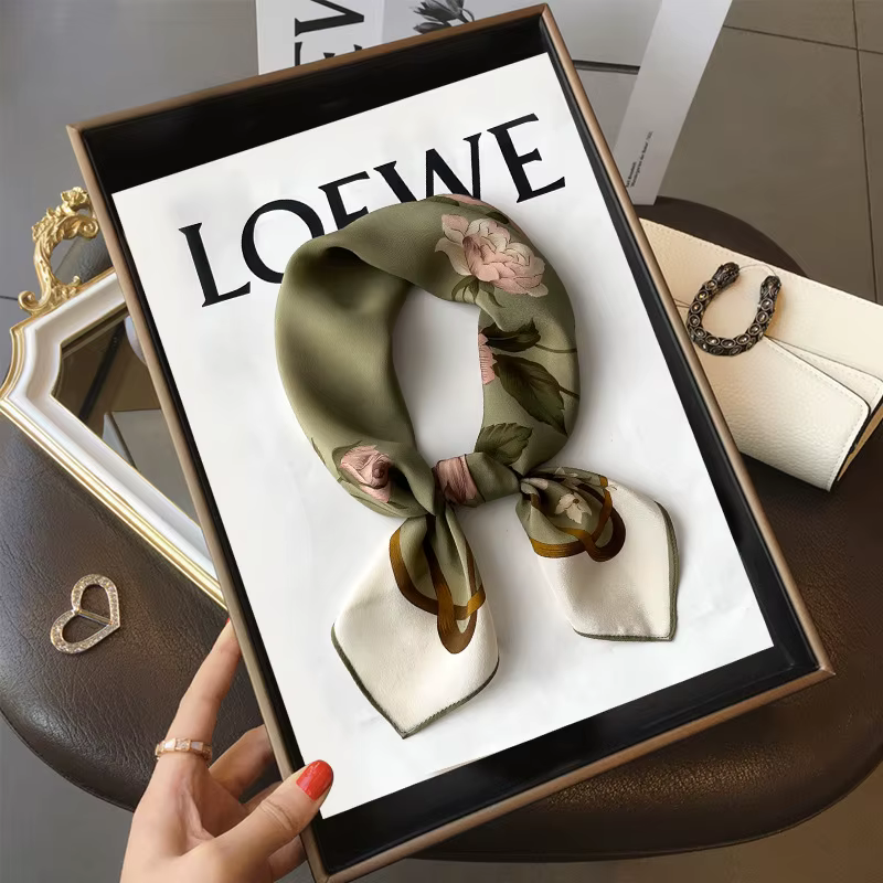 Foulard carré 100% Soie de Mûrier Imprimé, Polyvalent, Tendance, Élégant, Cadeau Fête des Mères