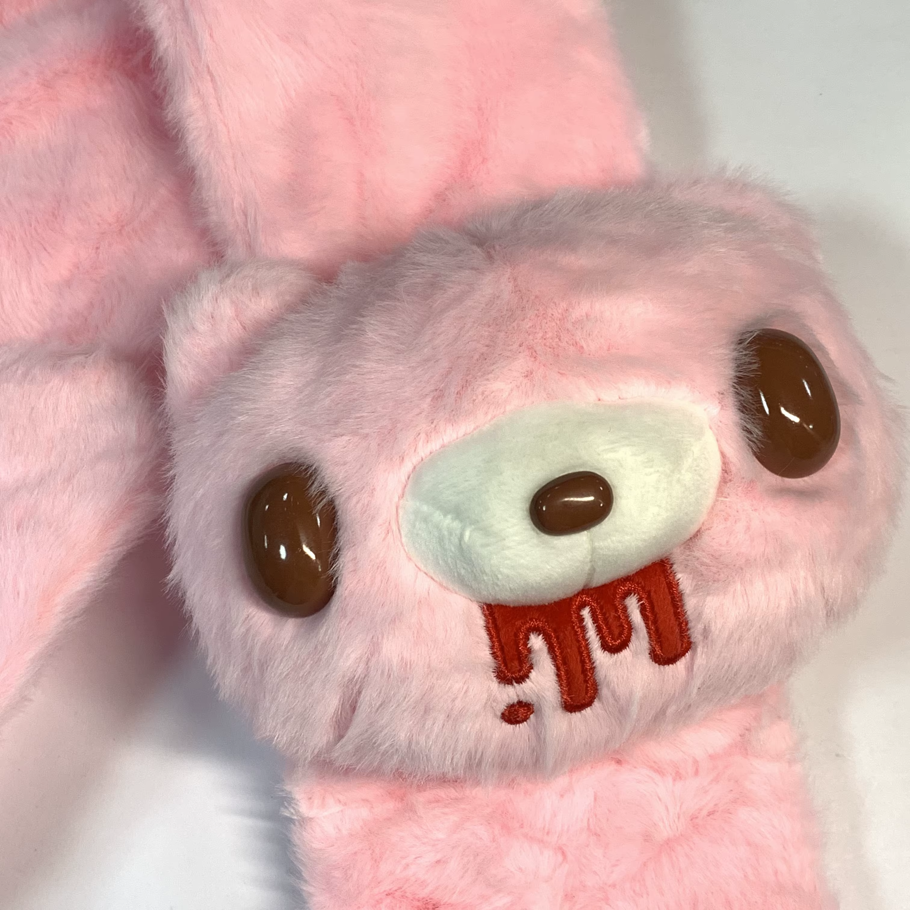 Écharpe en peluche ours sombre rose. Fausse fourrure douce, visage d'ours icône. Chaud et élégant po