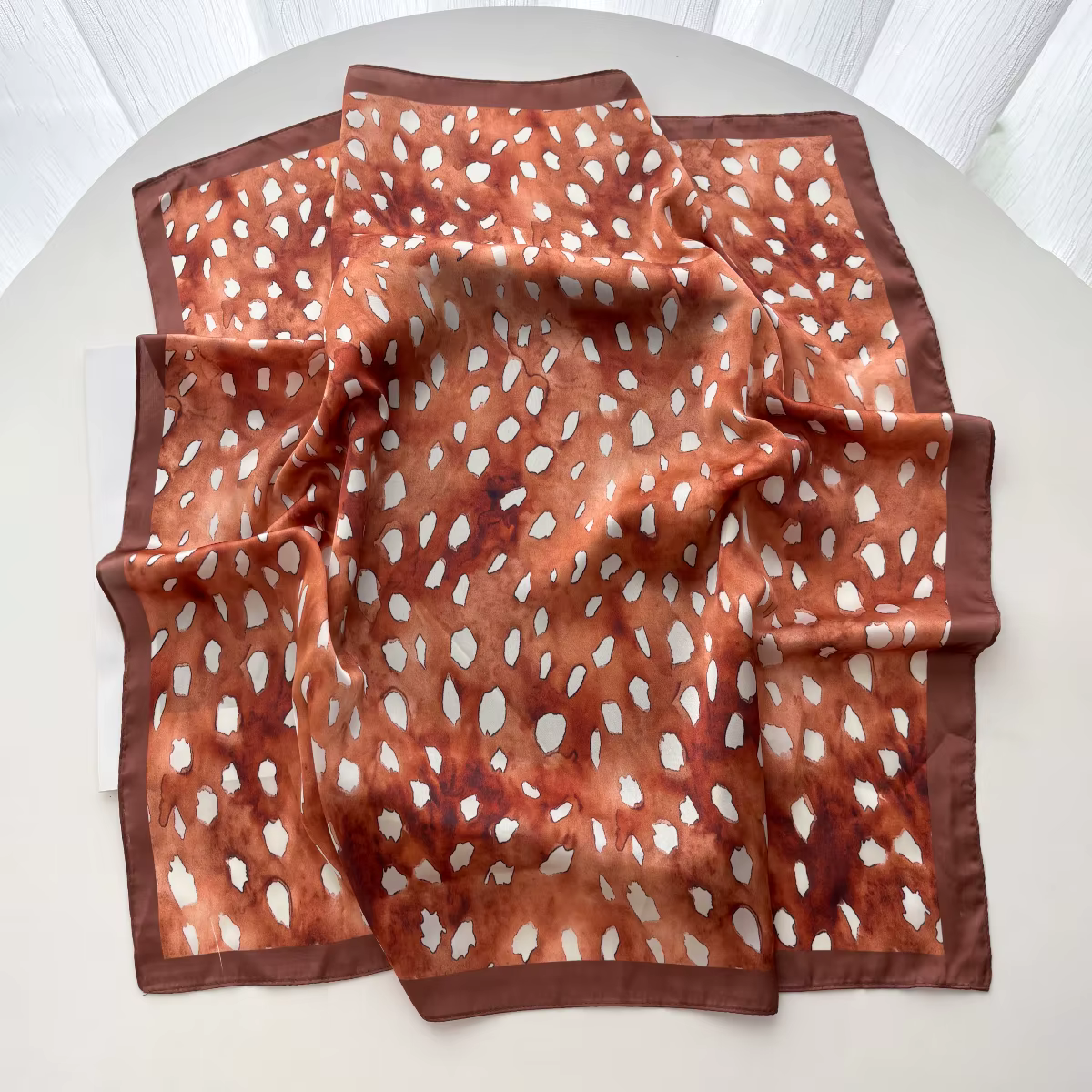 Écharpe carrée imprimée léopard pour femmes, imitation soie, bandanas, hijab de luxe, foulard élégan