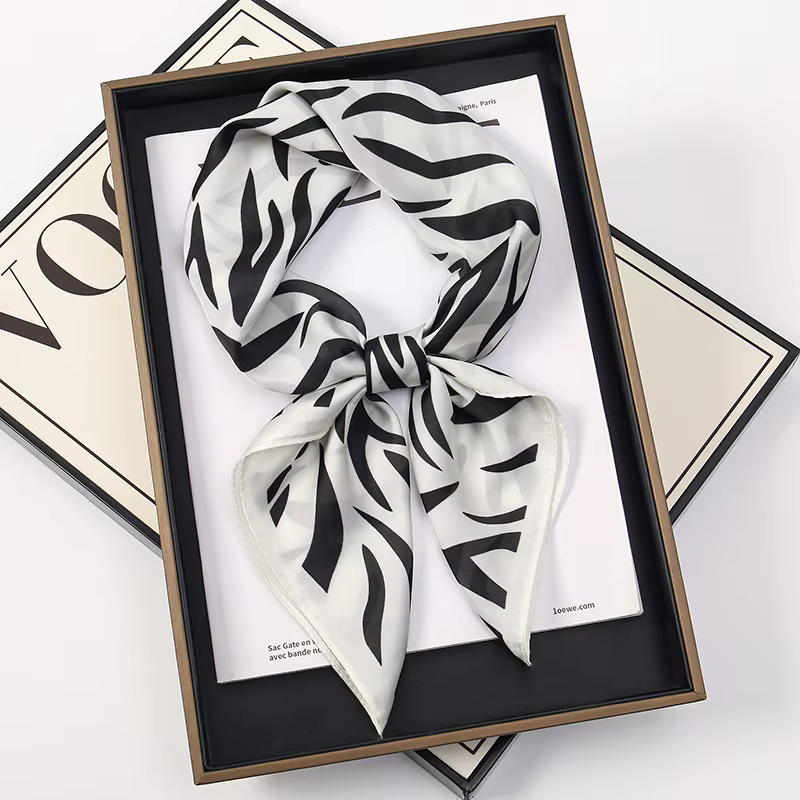 2025 mode zèbre rayures concepteur impression écharpe femmes 70x70 cm foulards en soie luxe Bandana