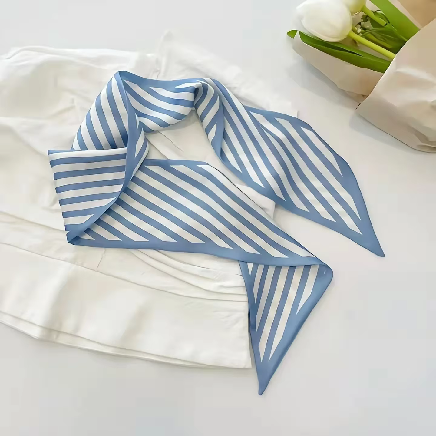Écharpe en soie de haute qualité de couleur bleu clair pour femme, foulard esthétique bohème, idéal 